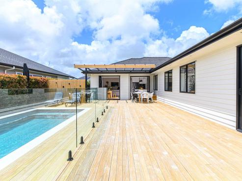 14 Walter Ruddock Avenue, Kumeu