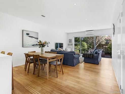 63 Saddleback Grove, Karori