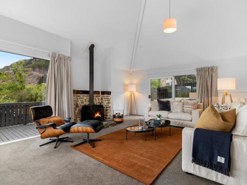 8 Arawata Terrace, Fernhill/Sunshine Bay