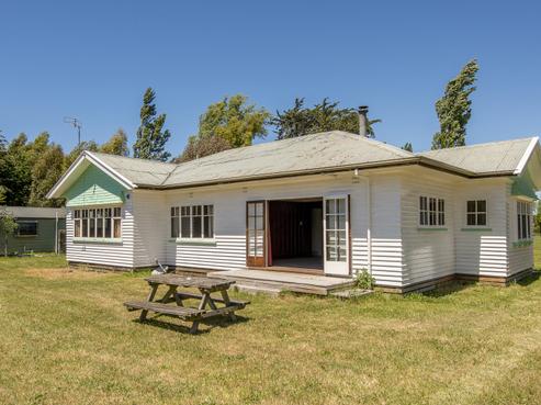 1467 Main North Road, Waikuku