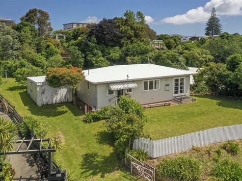 21 Renown Road, Raumati South
