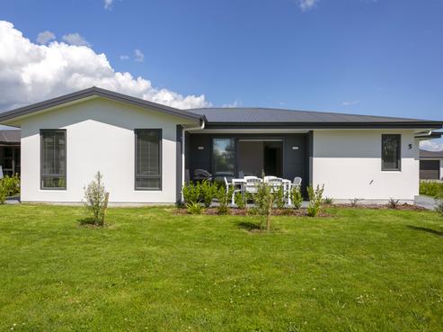5 Bastille Court, Rangatira Park
