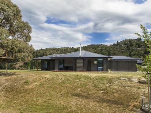 38 Cooper Crescent, Luggate