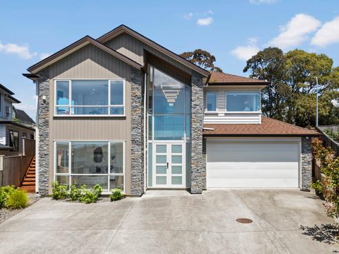 11 Golden Morning Drive, Albany Heights
