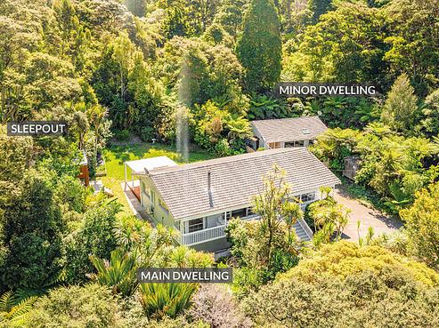 21 Landing Road, Titirangi