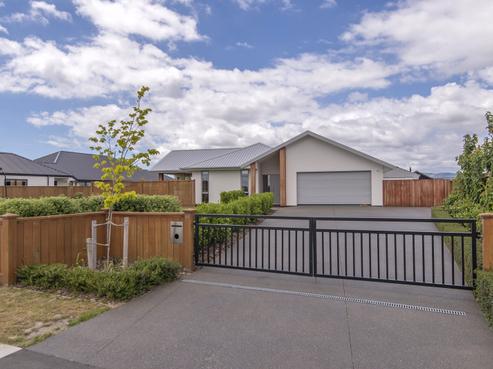 64 Eastfield Drive, Lincoln