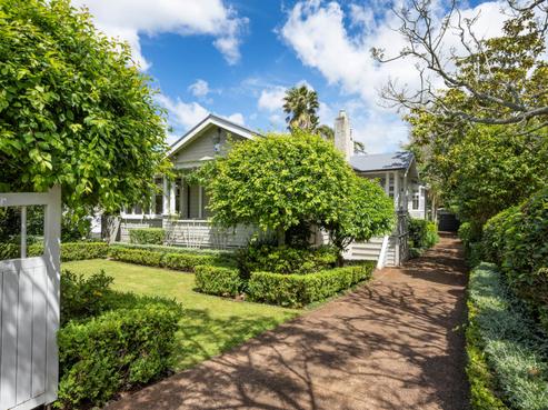 4 Emerald Street, Epsom