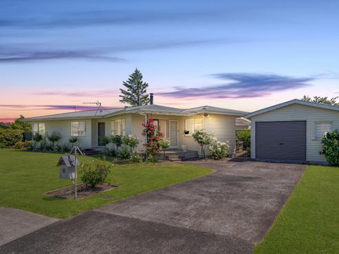6 Fisher Place, Carterton