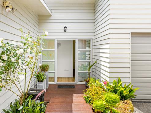 2/72 Spinella Drive, Bayview