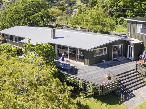 2 South Makara Road, Makara