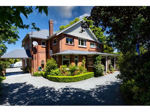 82 Grants Road, Marchwiel