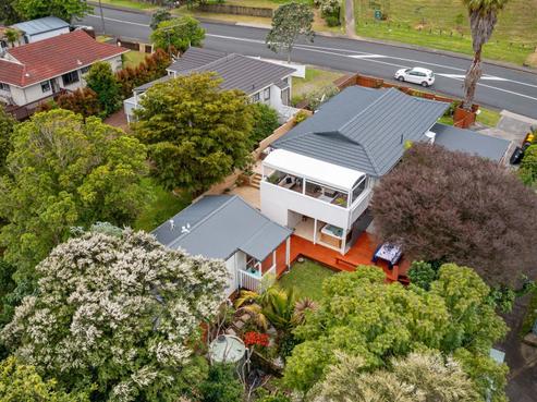 100 Spinella Drive, Bayview
