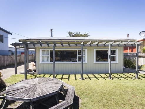 11 Hunia Terrace, Himatangi Beach