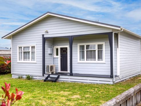 436 High Street South, Carterton