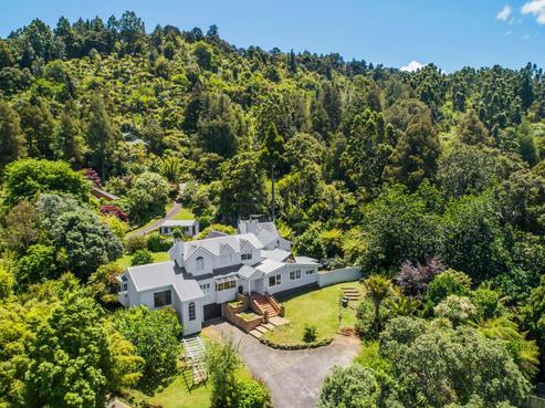 207 Woodlands Park Road, Titirangi