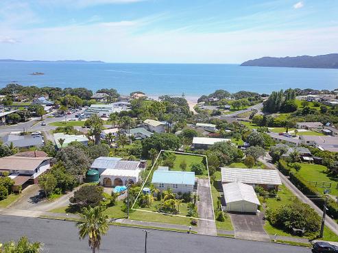8 Berghan Road, Coopers Beach