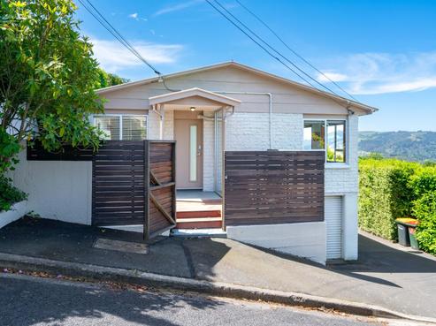 15 Garfield Avenue, Roslyn