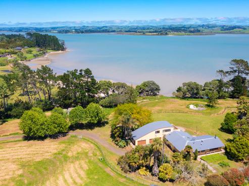 363 Glenbrook Beach Road, Glenbrook