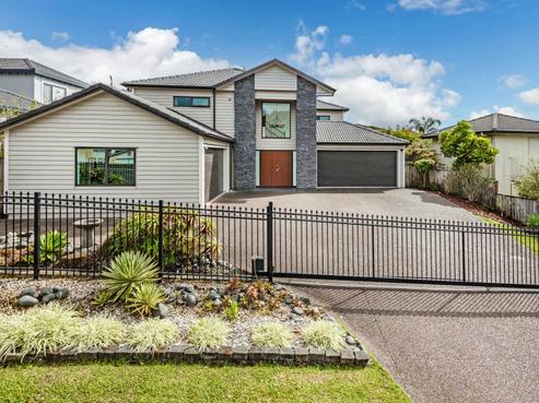 84 Hugh Green Drive, Pinehill