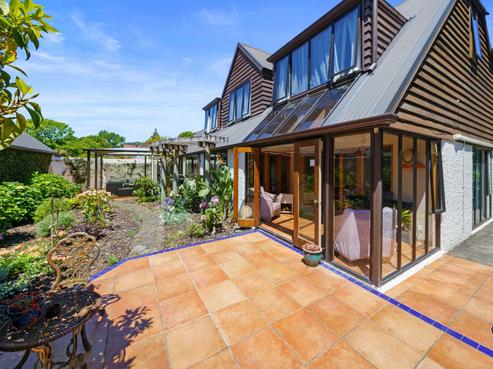 8B Myrtle Street, Central Hutt