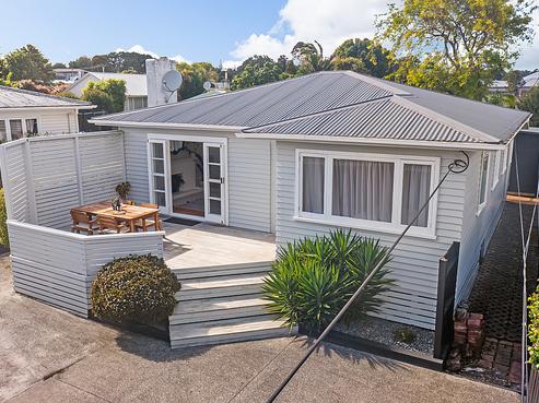 2/10 Tiri Tiri Road, Birkdale