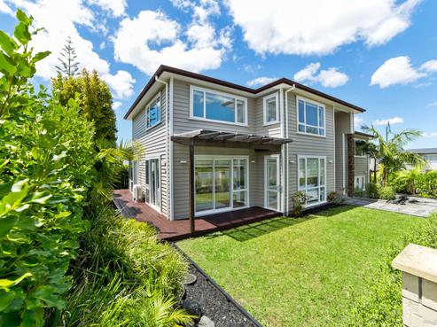 2 Golden Morning Drive, Albany Heights