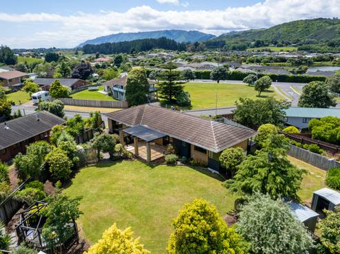 5 Chilton Drive, Paraparaumu