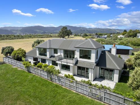 8 Avion Terrace, Raumati Beach