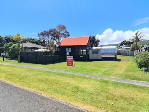 102 Kowhai Avenue, Matarangi