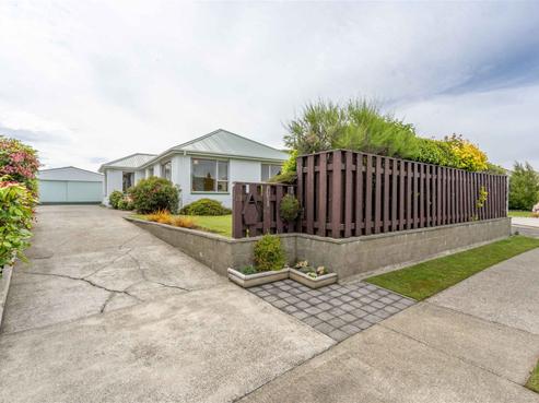 19 Adamson Crescent, Glengarry