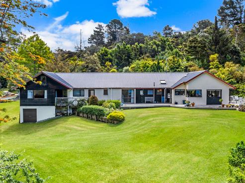 12 Hobbs Road, Matakatia