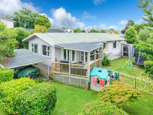 83 Tuhikaramea Road, Dinsdale