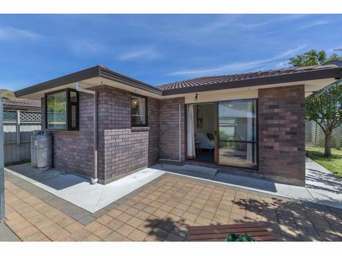 60B Laing Crescent, Heathcote Valley