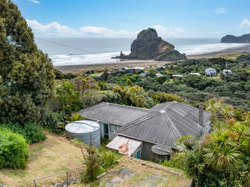 29 Rayner Road, Piha