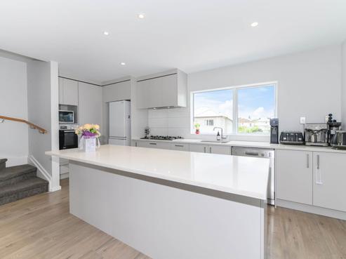 93 Bordeaux Parade, Te Atatu South