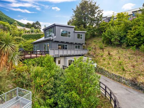40 Arawata Terrace, Fernhill/Sunshine Bay