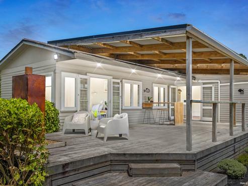 121 Falls Road, Hunua