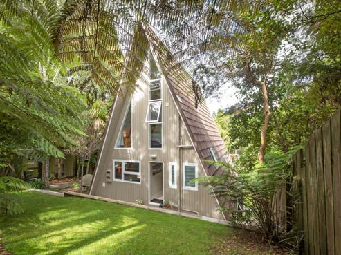 17 Victory Road, Laingholm