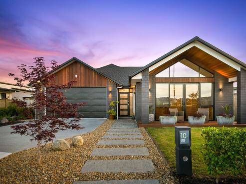 10 Riverhead Point Drive, Riverhead