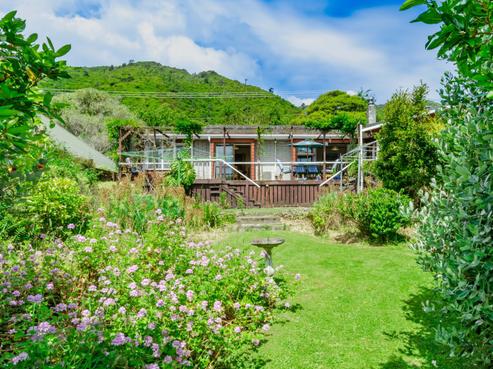 16 Huia Street, Waikanae