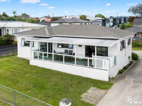 22 Netherlands Avenue, Kelston