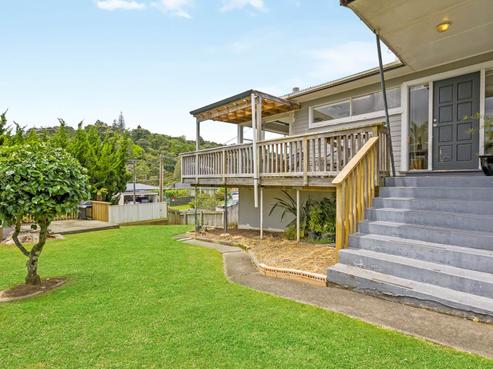 16 Lauderdale Road, Birkdale