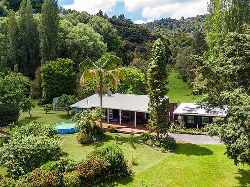 719 Parapara-toatoa Road, Taipa