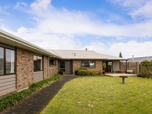 10C Kinross Drive, Merrilands