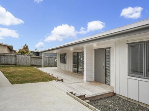 24 Poplar Grove, Feilding