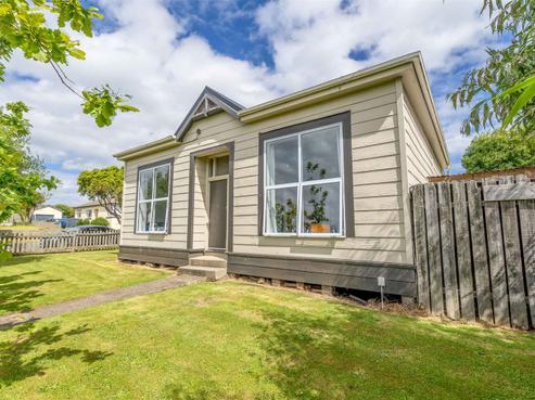 33 Roy Street, Strathern