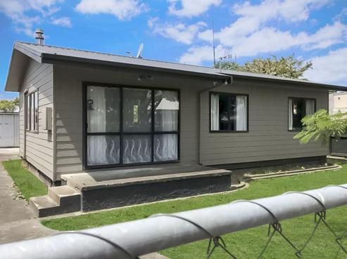 1/910 Clive Street, Akina