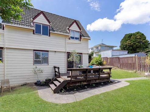 2/3 Courant Place, Clover Park