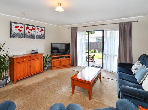 2/160 Porchester Road, Papakura