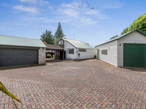 70 Utuhina Road, Springfield